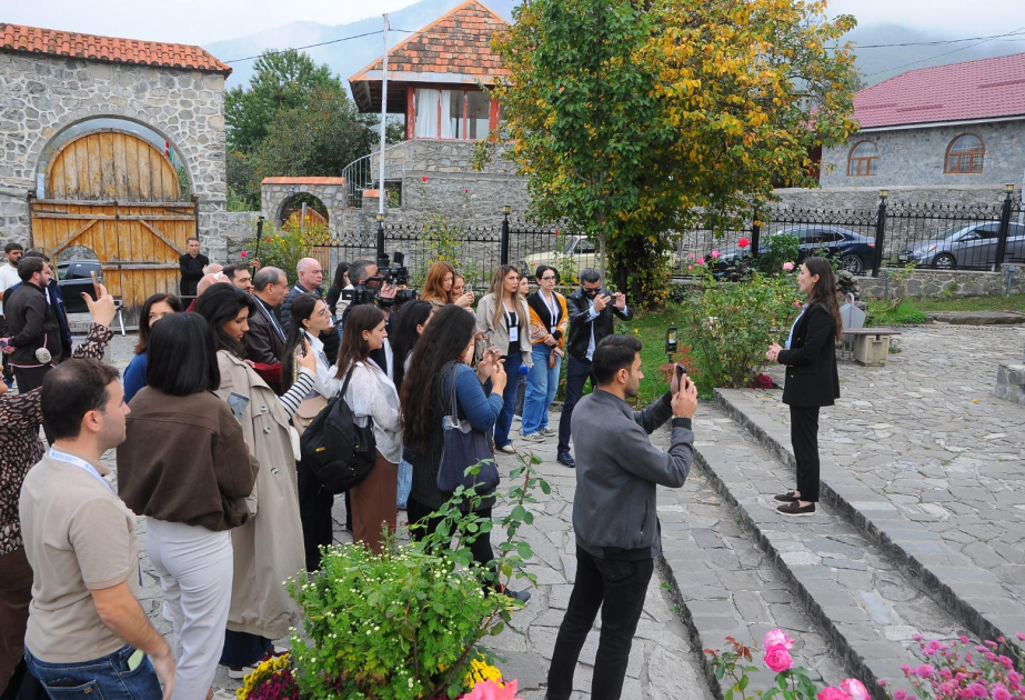 Viaje de prensa a Sheki: el templo albanés de Kish, el arte del kelaghayi y el tradicional piti