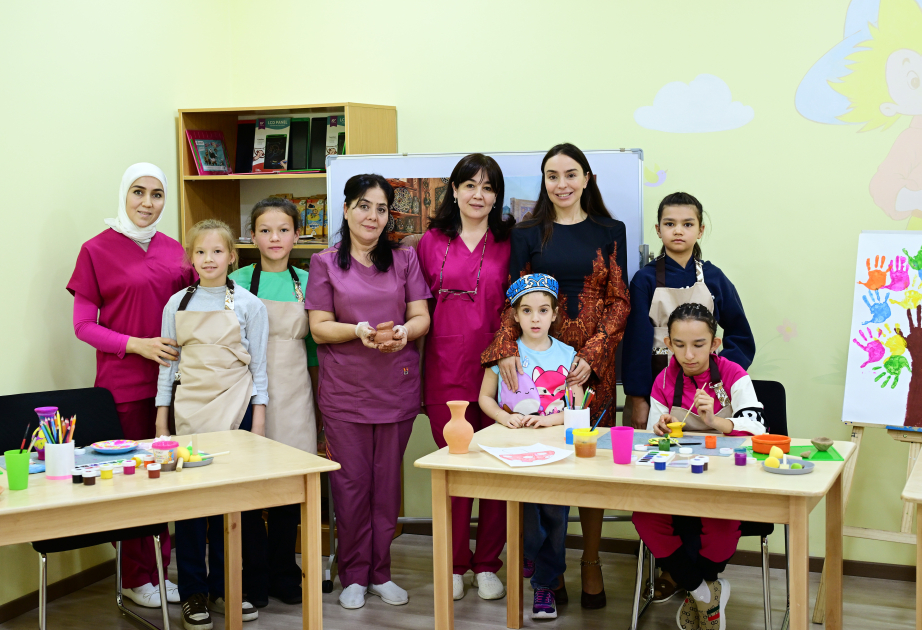 Leyla Aliyeva prend connaissance des activités des centres créés pour les enfants ayant des besoins spécifiques à Samarcande
