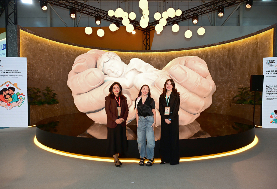 Leyla Aliyeva visite l’exposition « Le monde à travers les yeux d'un enfant » et le complexe commémoratif de l’Imam al-Bukhari