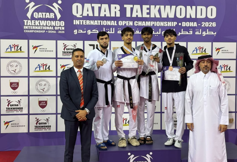Taekwondista azerbaiyano gana la medalla de plata en un torneo internacional