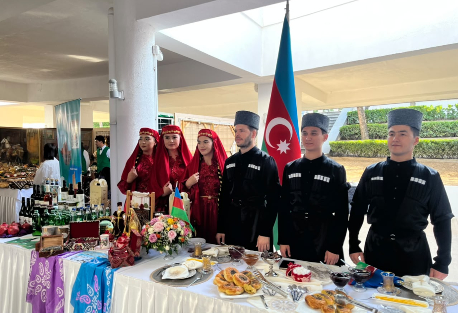Azerbaiyán estuvo representado con un stand de exposición especial en el acto con motivo del Día de las Naciones Unidas en Asjabad