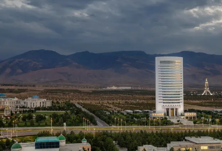Empresarios azerbaiyanos participan en operaciones comerciales en la bolsa de Turkmenistán