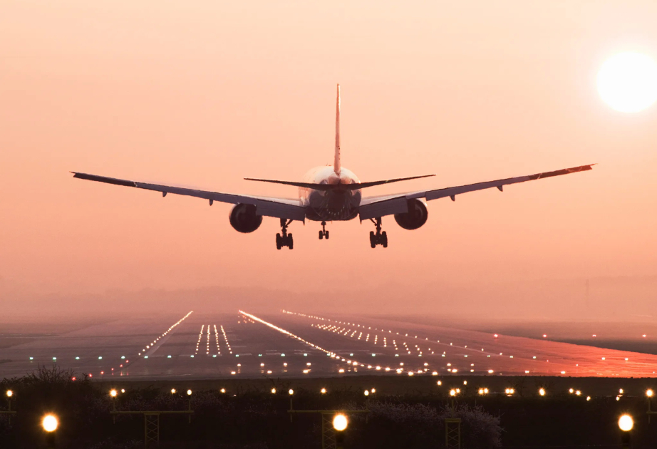 Why do planes keep circling before landing? The UN has a plan to fix it