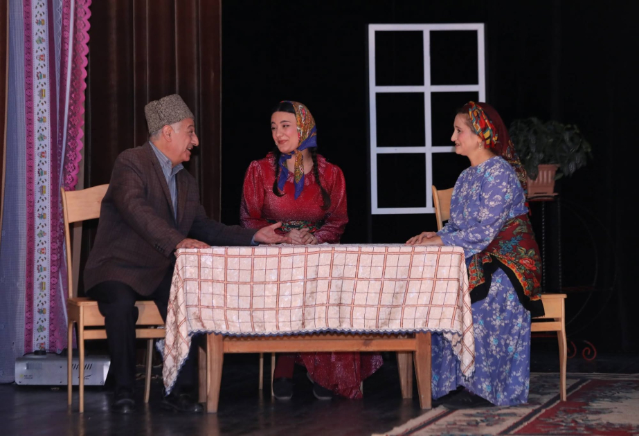 Lənkəranda “Çinarənin elçiləri” tamaşasının premyerası olub