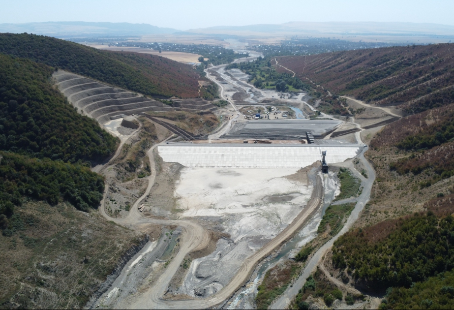 Yengicə su anbarının tikintisi davam edir