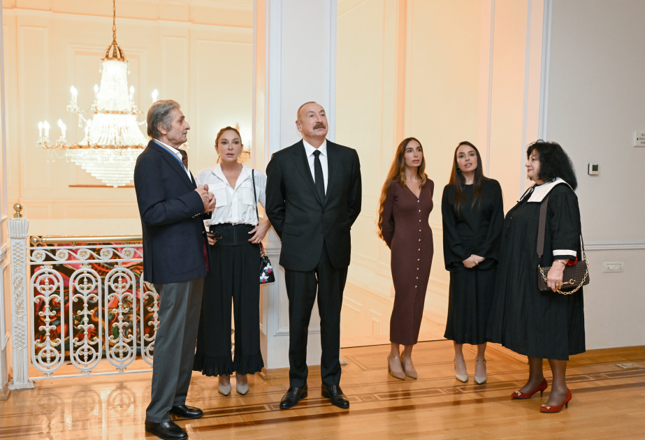 President Ilham Aliyev, First Lady Mehriban Aliyeva, and family members viewed retrospective exhibition “My Absheron: Plus”