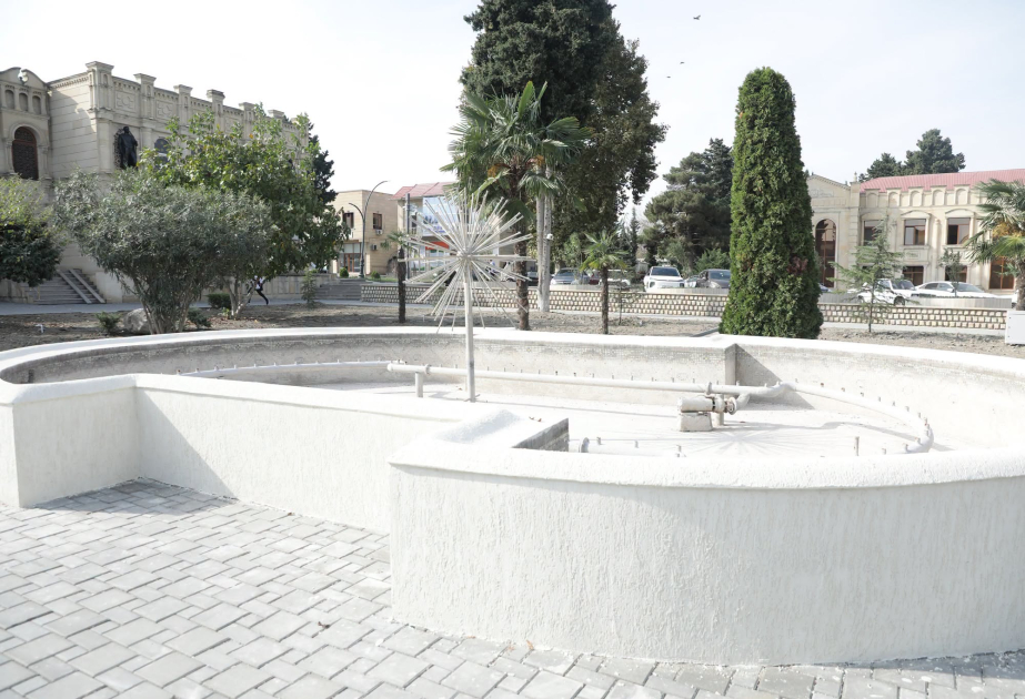 Xaçmaz şəhərində park yenilənir, yeni yaşıllıq zolaqları salınır