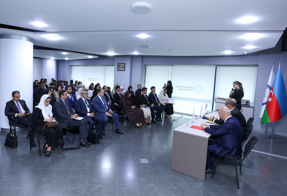 OIC Secretary-General meets with foreign students receiving scholarships in Azerbaijan