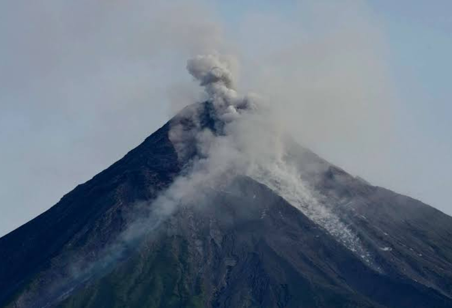 Filippində Mayon vulkanı püskürüb