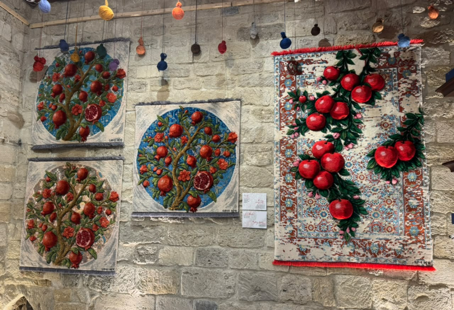 “Bakıya uçuş. İncəsənət həftəsonu. Gələcəyi İNDİ duy” festivalında “Meyvələr” kolleksiyası nümayiş olunub