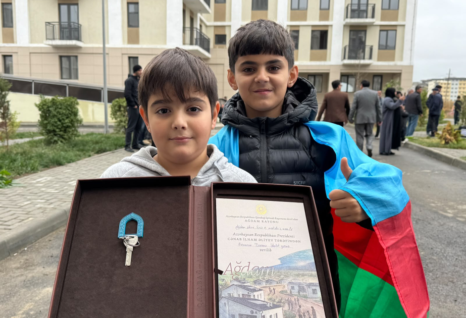 Another 70 families relocated to Aghdam receive keys to new homes