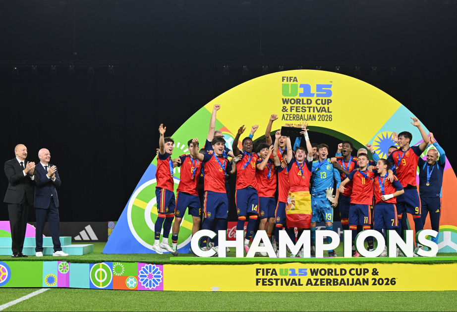 Ceremonia de entrega de premios a los ganadores de la Copa Mundial Sub-15 de la FIFA celebrada en Bakú
