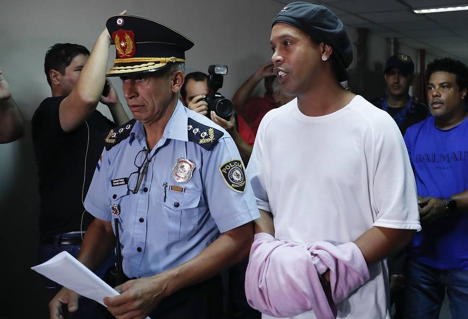 СМИ: прокуратура Парагвая не стала просить реальный срок для Роналдиньо