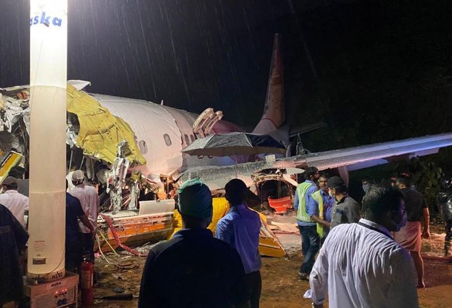 Hindistanda qəzaya uğrayan “Boeing 737” təyyarəsinin qara qutuları tapılıb

