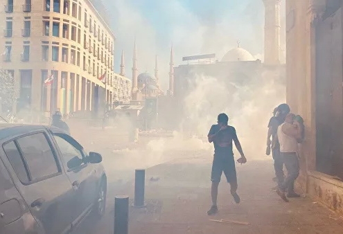 Beyrutda hökumət əleyhinə keçirilən mitinqlərdə 110-a yaxın insan yaralanıb