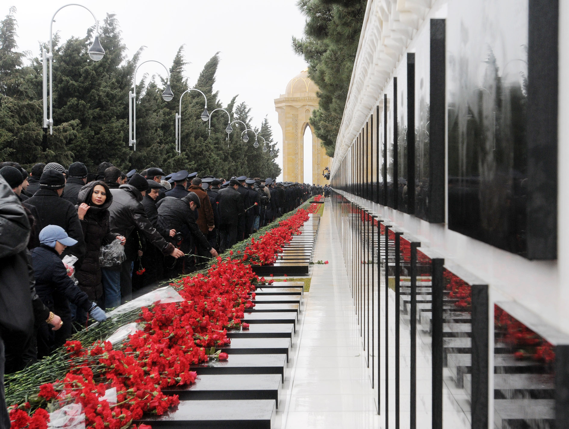 20 января 19 февраля. 20 Января Азербайджан 1990. 20 Января в Азербайджане день всенародной скорби.