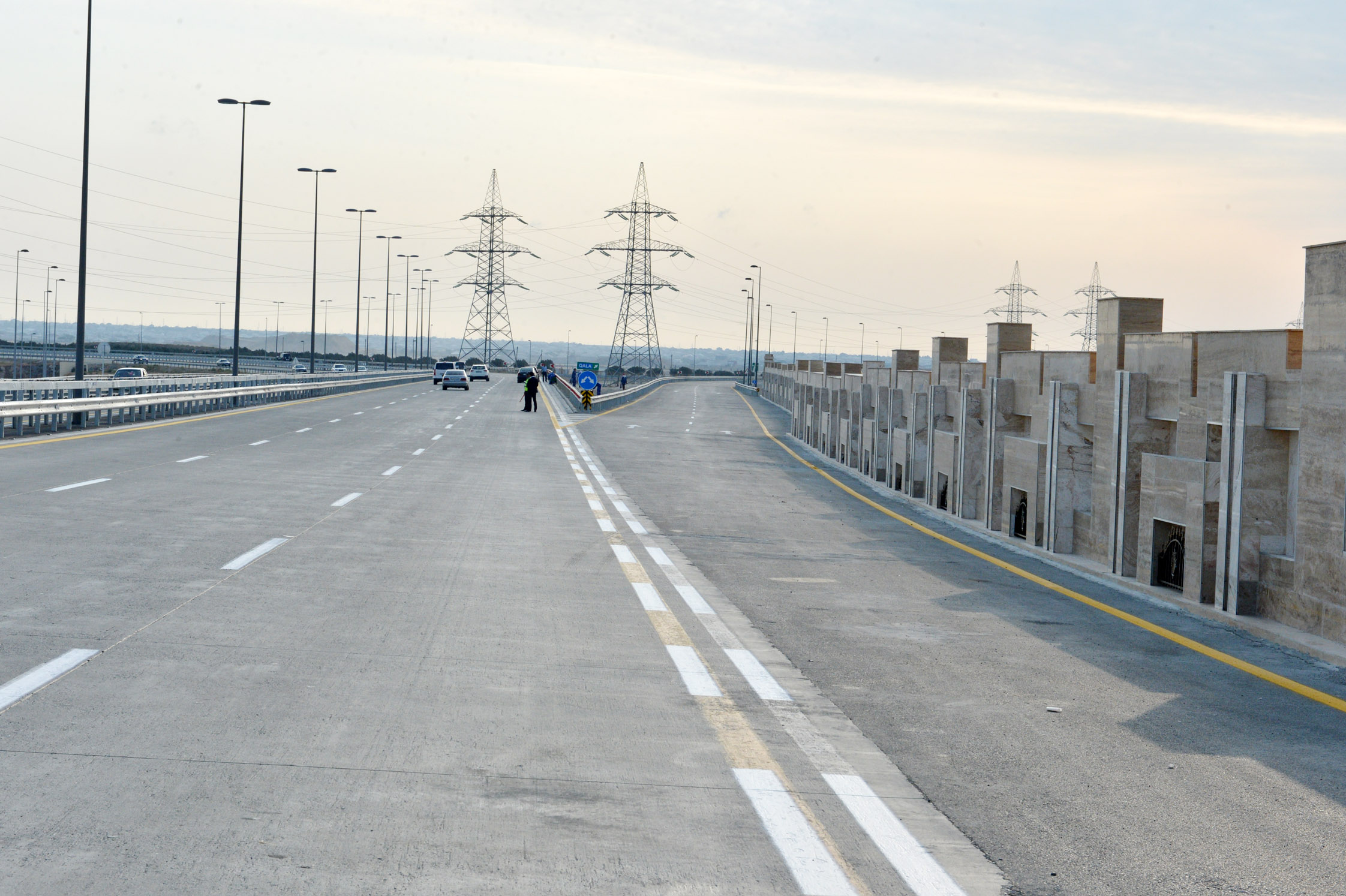 Сухопутная дорога в азербайджан. Дорога Азербайджан. Airport Highway 25 дом фото. Azerbaijan Road.