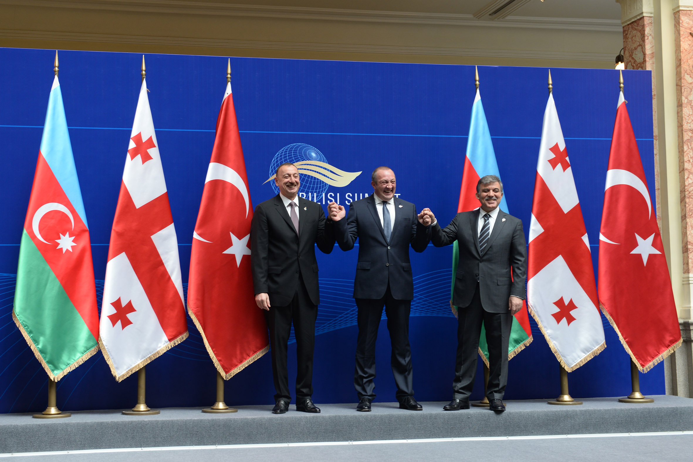 Georgia vs turkey. Flagi Турции, Азербайджана и Грузии. Флаг Грузии и Азербайджана.