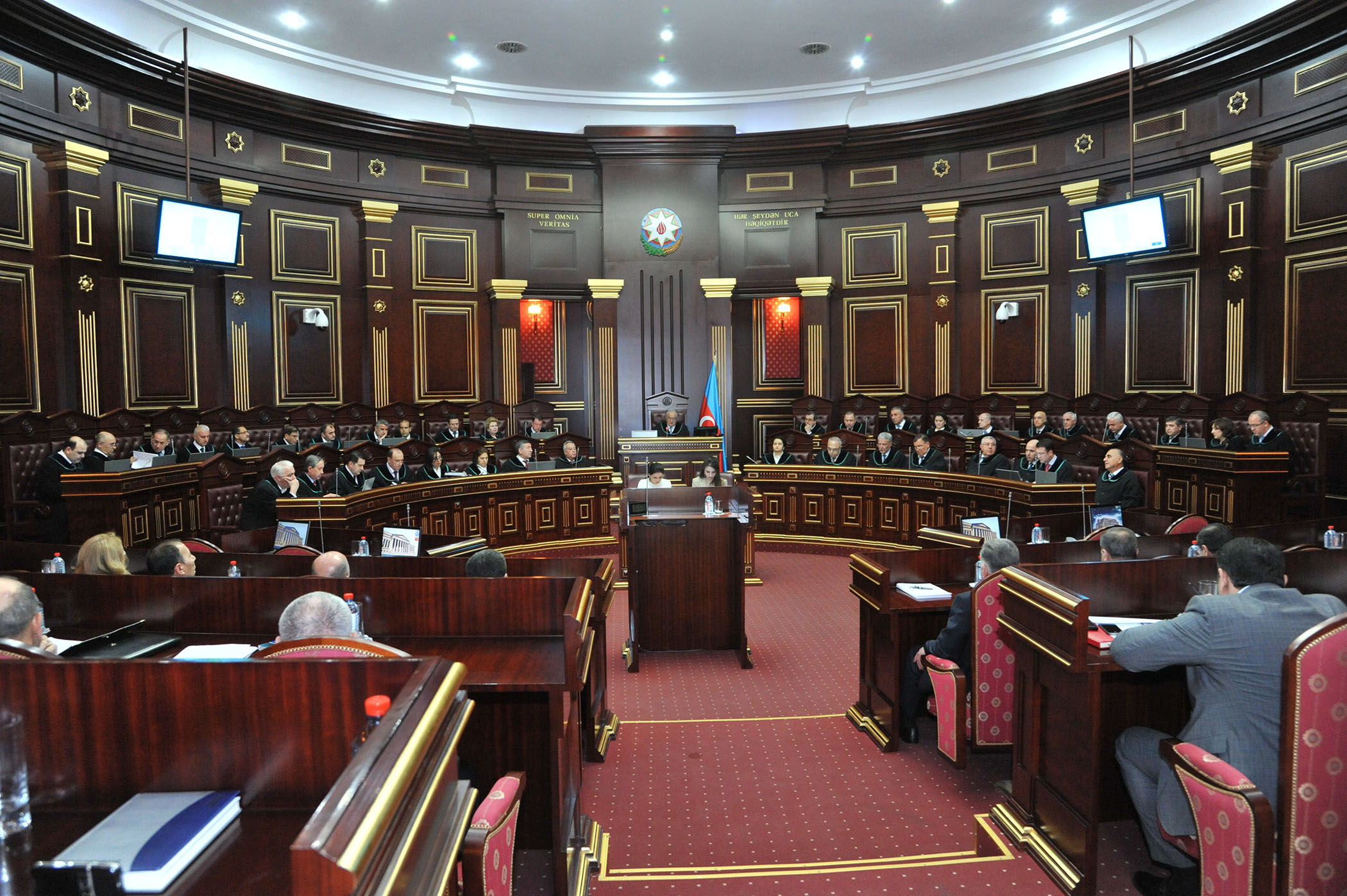 Вс рф электронная. Зал президиум Верховного совета azerbaydjana. Конституционный суд Турции. Верховный суд. Зал заседаний Верховного суда.