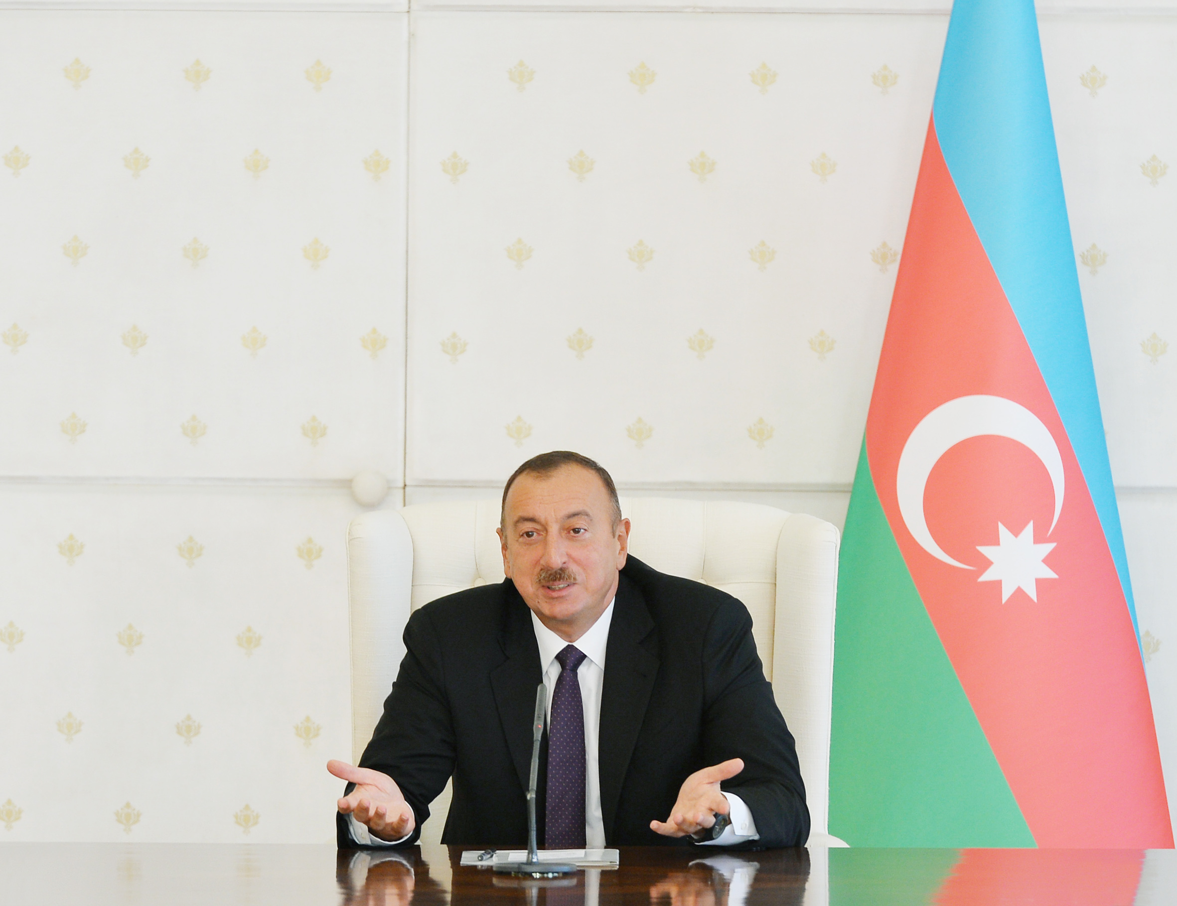 Ilham Aliyev портрет. Ilham Aliyev в очках. H.Aliyev. Азербайджан вступил