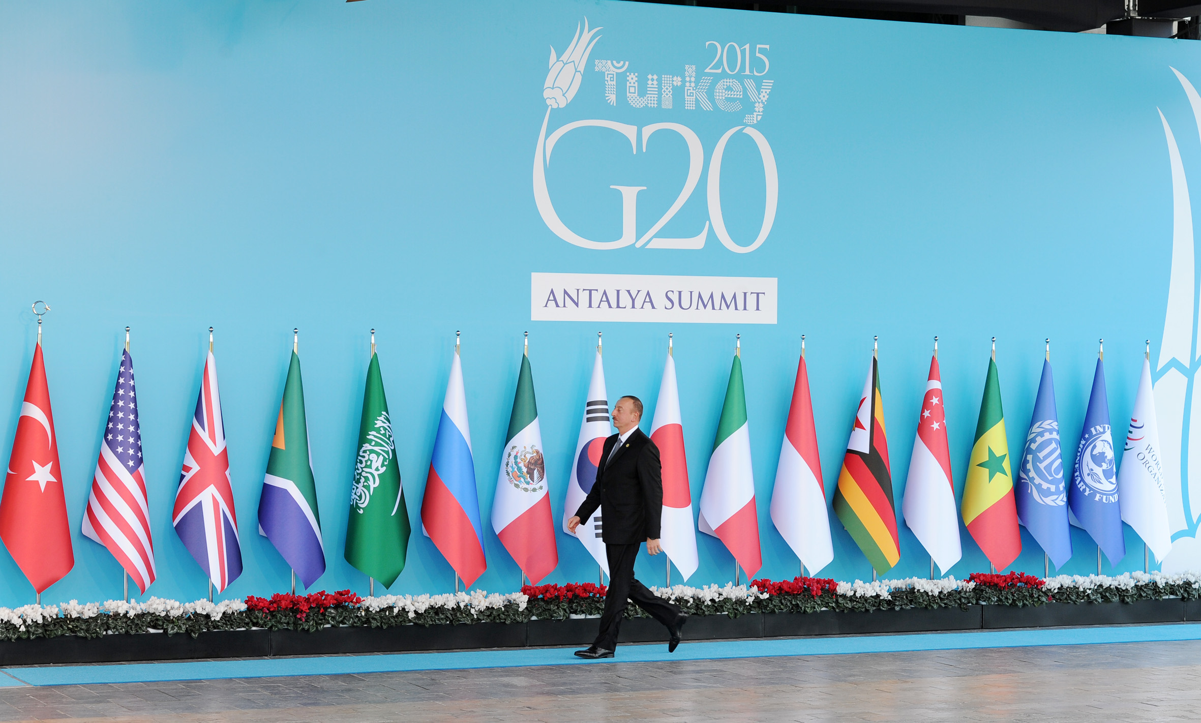 Саммит g20 флаги. Саммит g20 в 2005. Саммит g20 220.