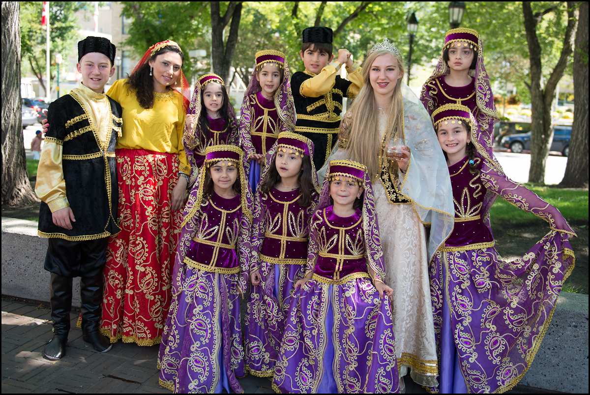 Национальное культурное наследие это. Азербайджанской национальный костюм Сюник. Азейбарджан национальный костюм. Национальные костюмы Азербайджана чутгу. Этнические азербайджанцы.