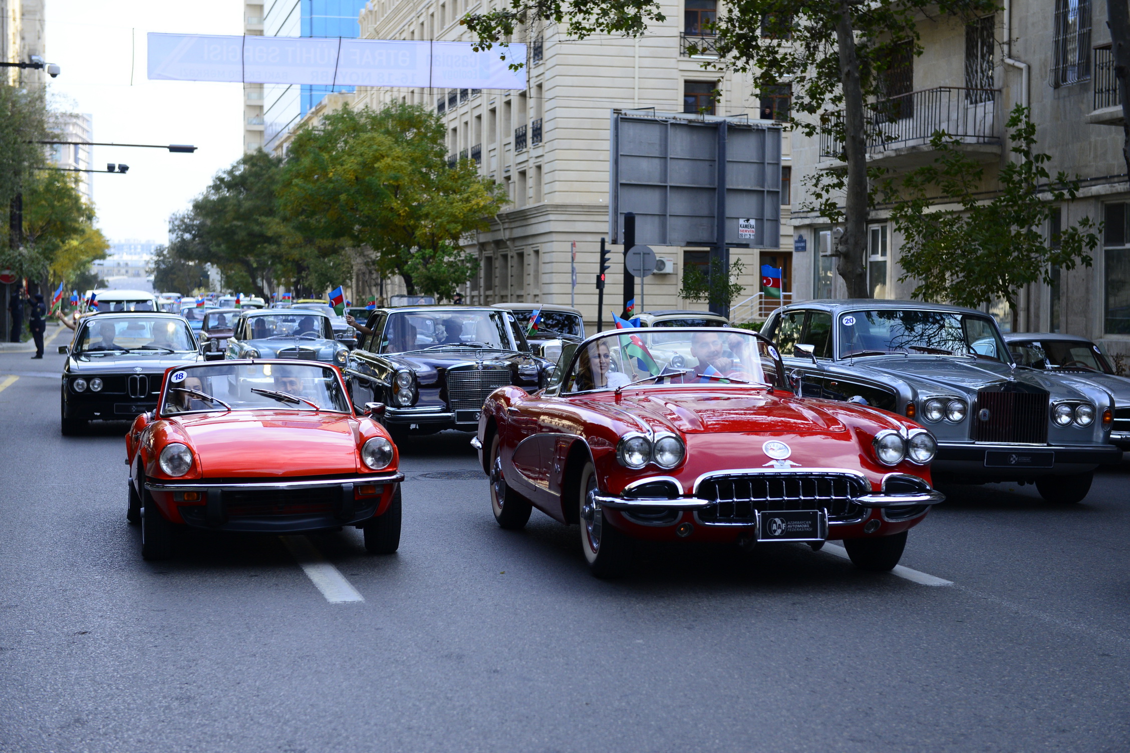 Baku cars. Музей ретро автомобилей Баку. Парад раритетных автомобилей. Автомобили Азербайджана. Ретро автомобили в Баку.