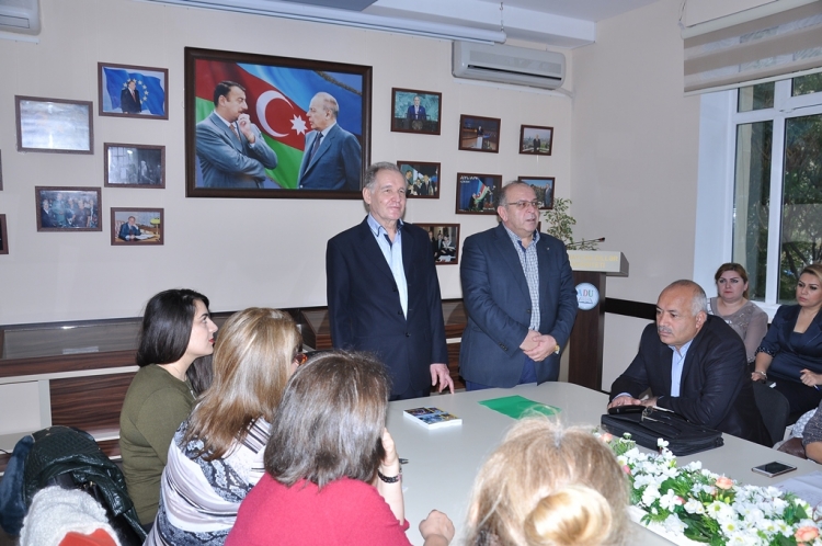 Rusiyalı alim Azərbaycan Dillər Universitetinin tələbələrinə mühazirə oxuyu ...