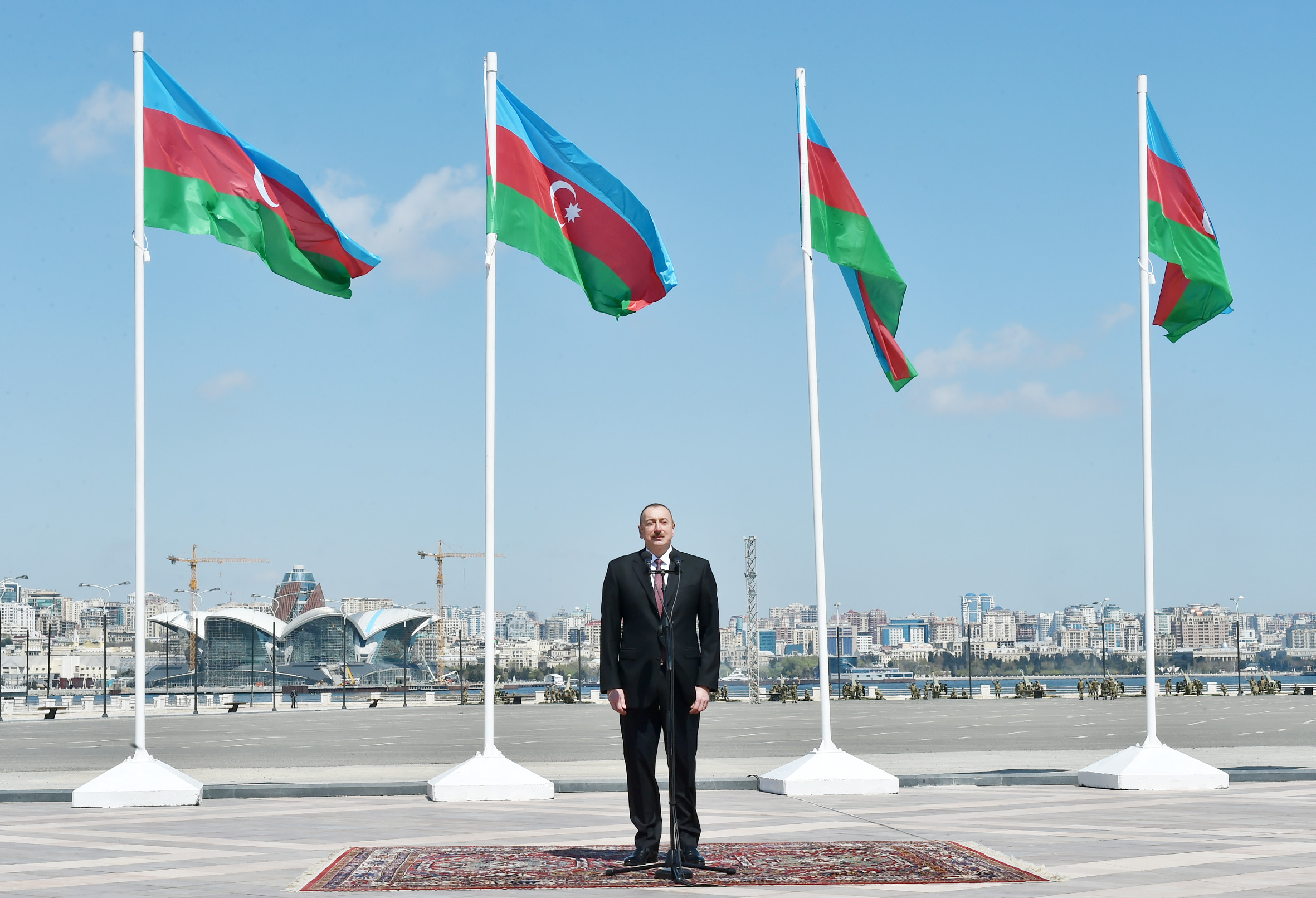 Флаг Азербайджана с Ильхамом Алиевым. Флаг Азербайджана и Ильхам Алиева. Ильхам Алиев с флагом. Баку флаг Азербайджана.