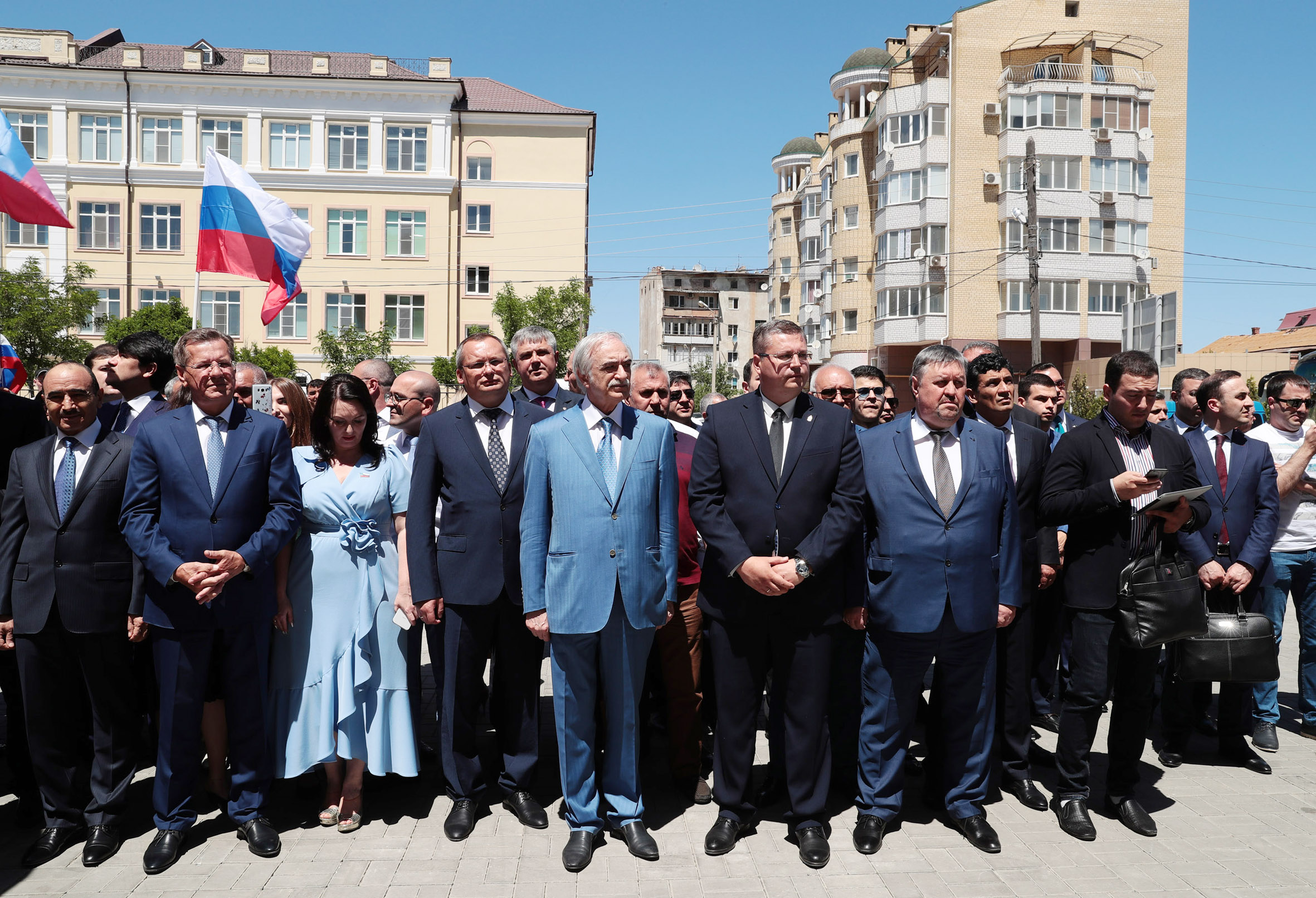 Россиянам можно в азербайджан. Азербайджанский деловой центр Астрахань. Бизнес центры в Азербайджане. Азербайджанский+деловой+центр+Астрахань+логотип.