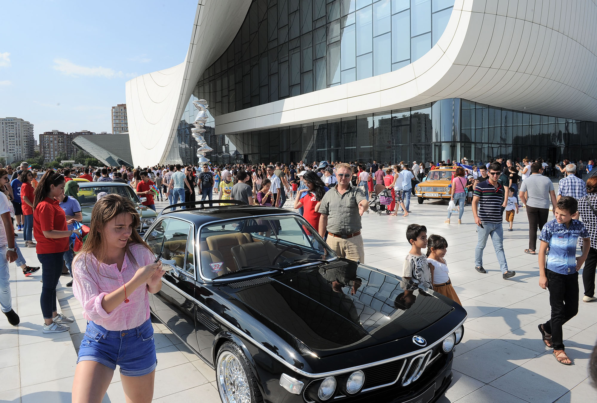 Выставка автомобилей в комплексе Гейдара Алиева в Баку