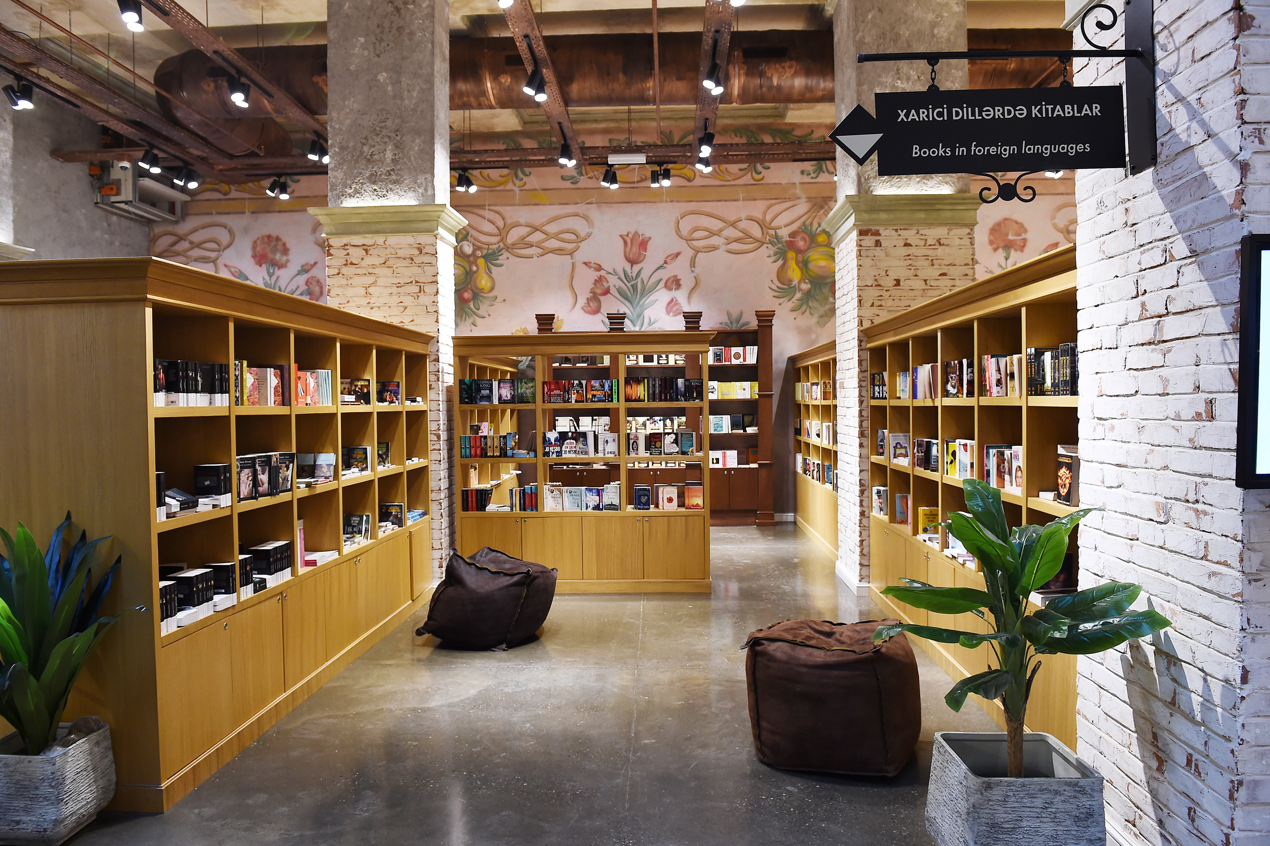 Baku book center. Книжный центр Баку. Книжные магазины в Баку. Красивая Баку библиотека. Book Center.