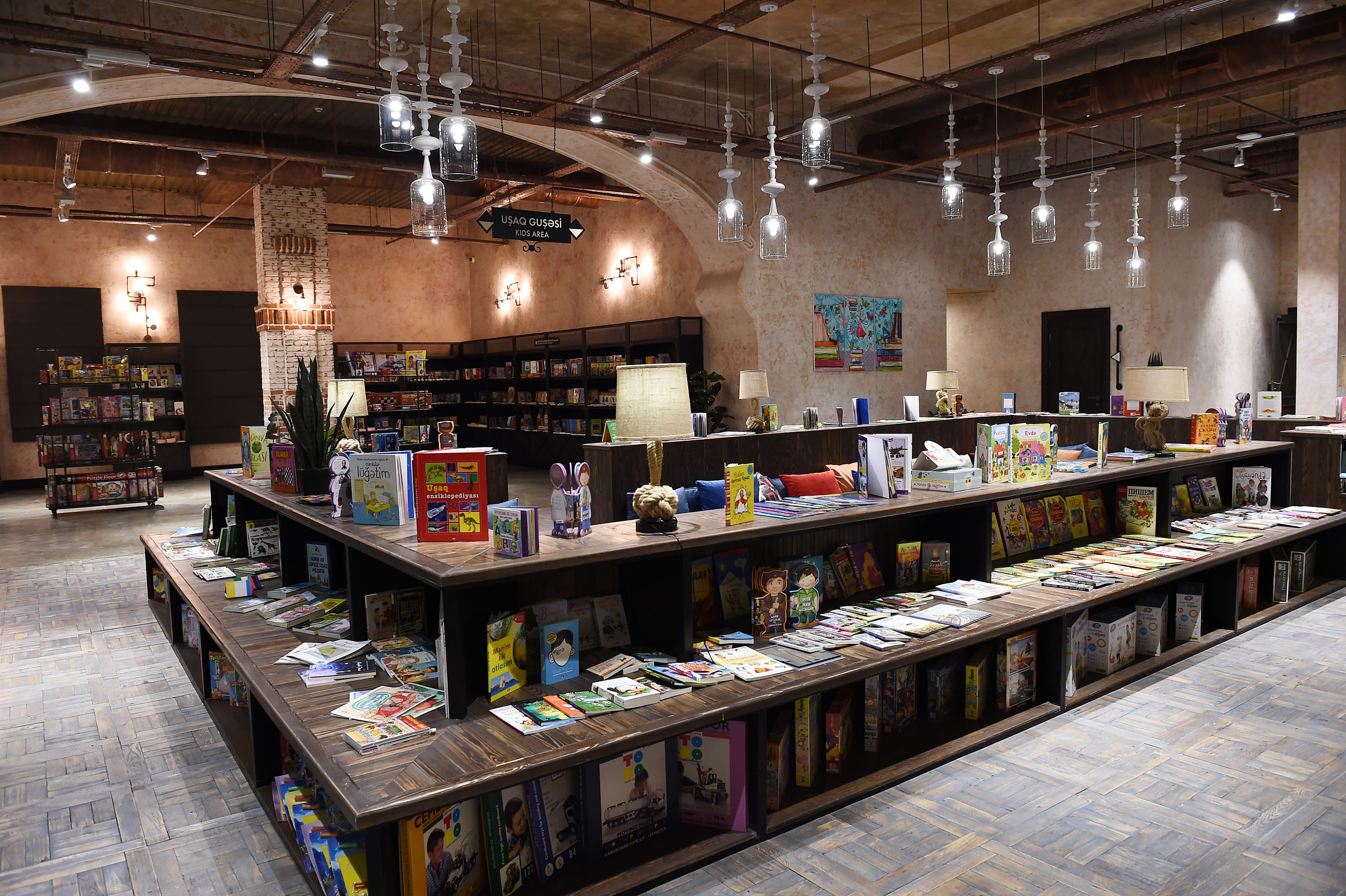 Baku book center. Баку бук центр. Book центр Баку. Книжные магазины в Баку. Книжный центр.