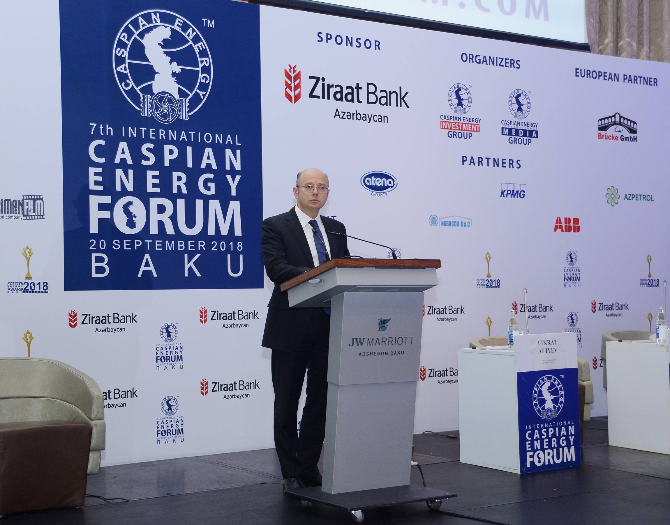 Исполнительный директор Caspian Energy Club Тельман Алиев. Каспиан банк. Форум Энерджи. 'Caspian Energy Engineering'.