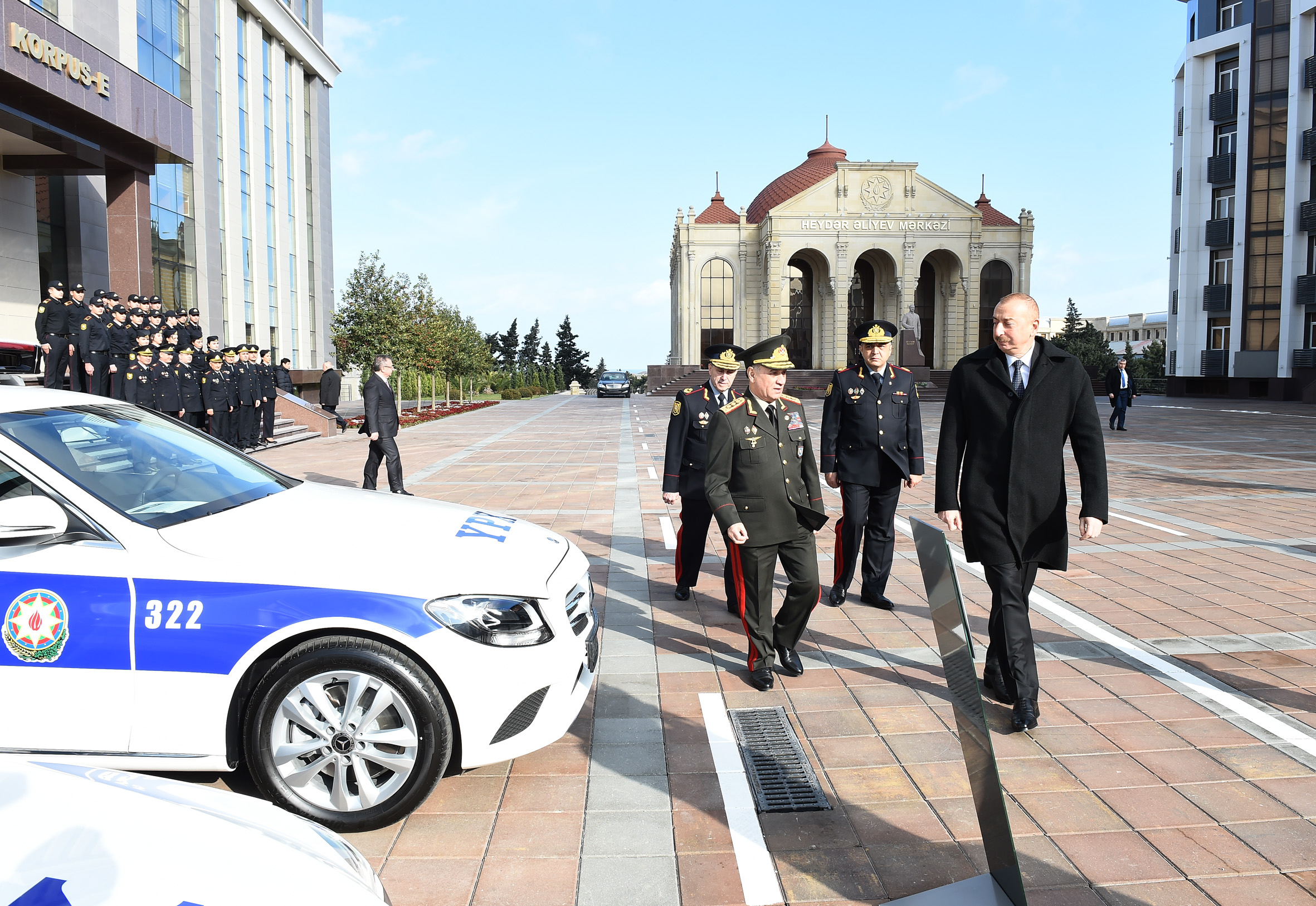 Авто баку азербайджан. Полиция Академия Азербайджан. Кортеж Ильхама Алиева в Баку. Автомобили+охрана+Ильхама+Алиева.