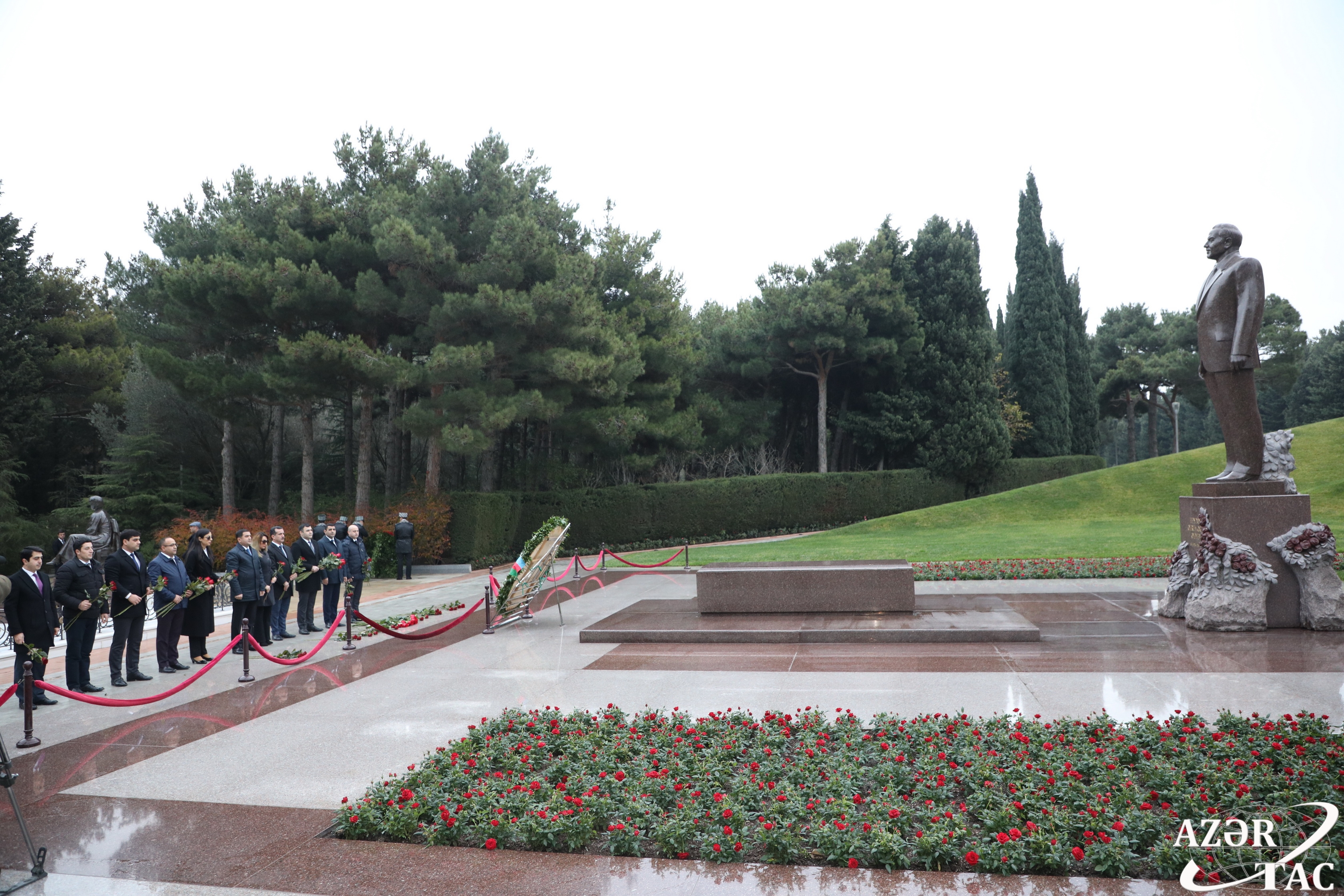 Могила алиева в баку фото