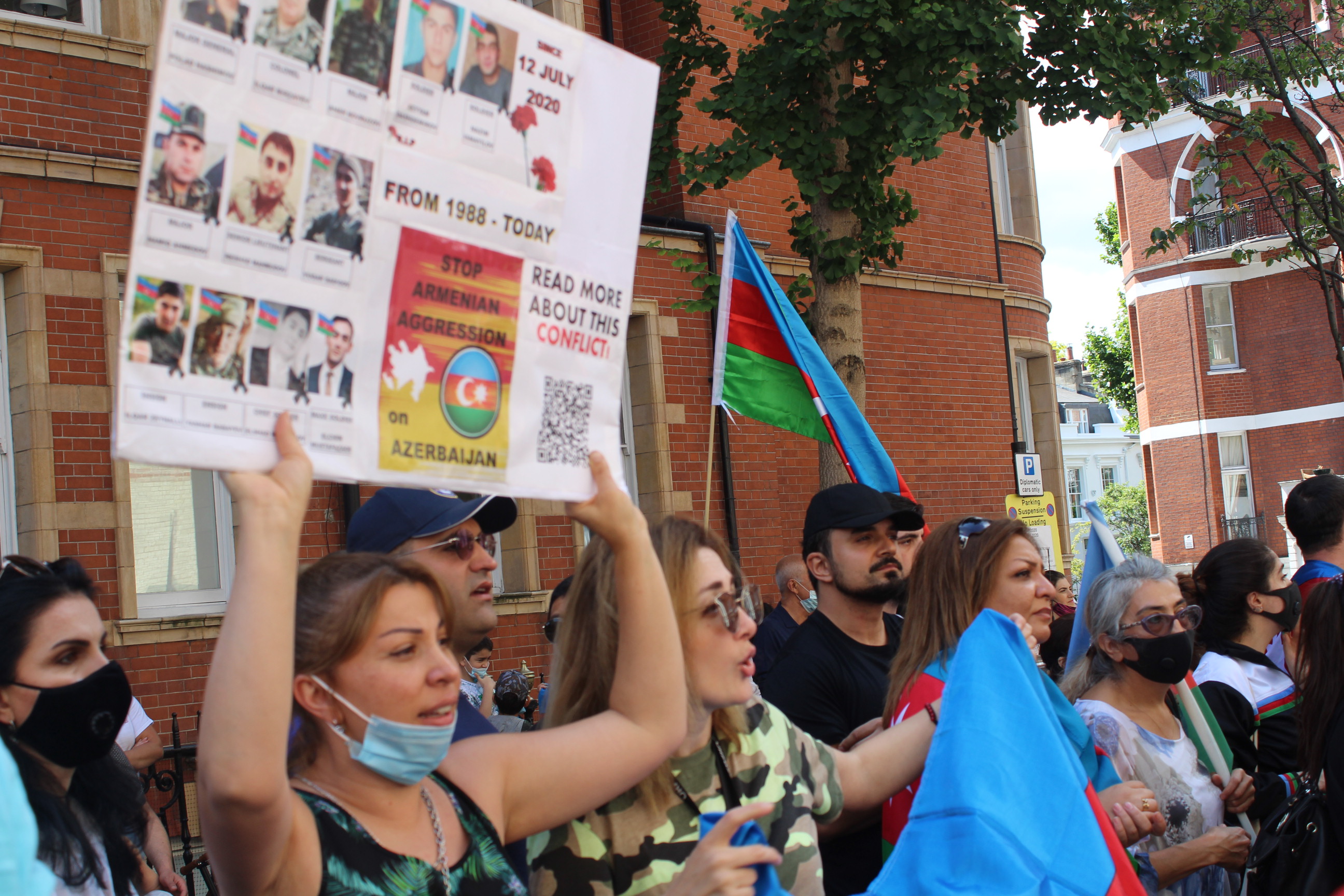 Aserbaidschaner in London veranstalten Protestaktion gegen ...