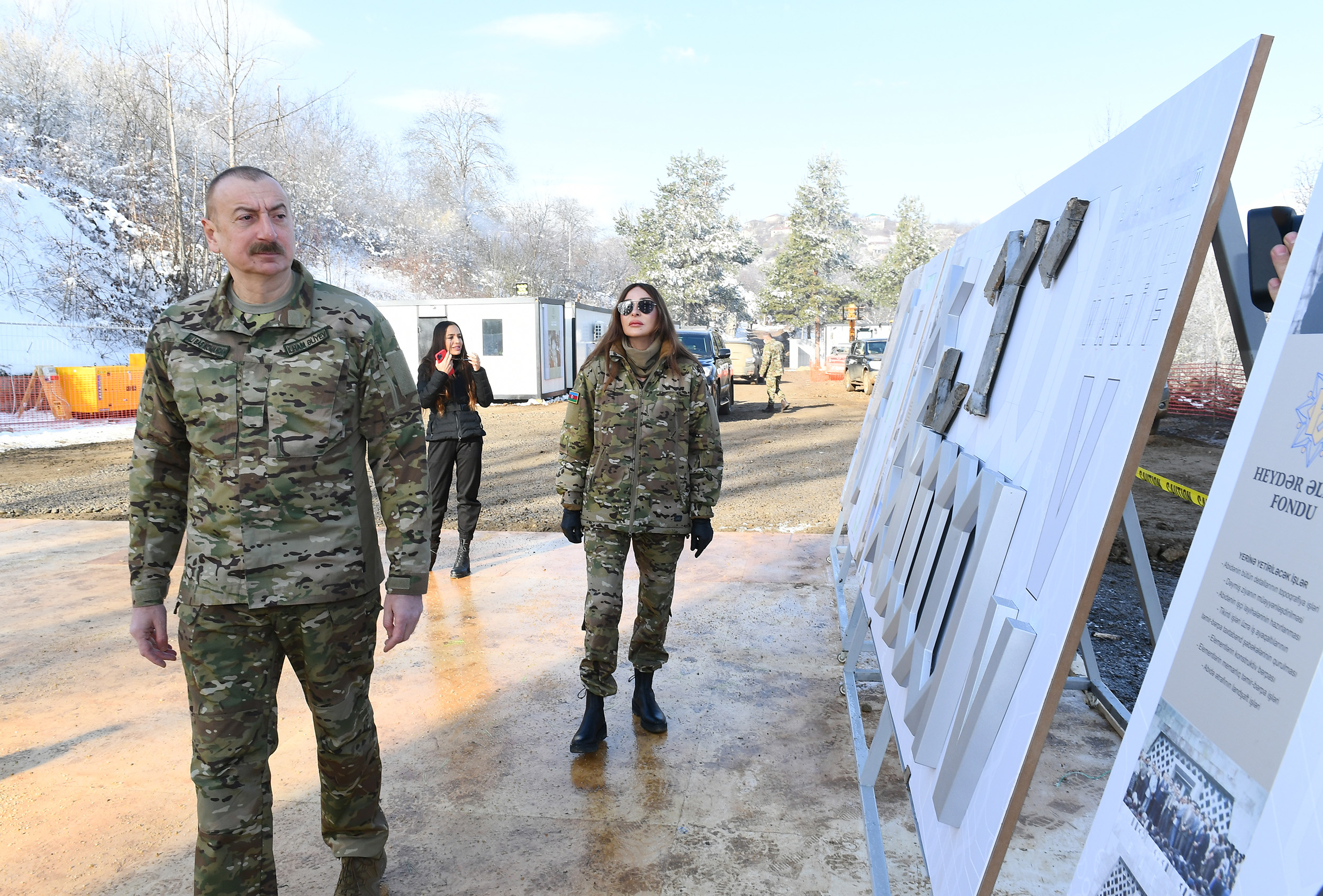 Азербайджан новости haggin az. Ильхам Алиев в Шуше. Ильхам Алиев 2021. Мавзолей Вагифа в Шуше Ильхам Алиева. Президент Азербайджана в Шуше.