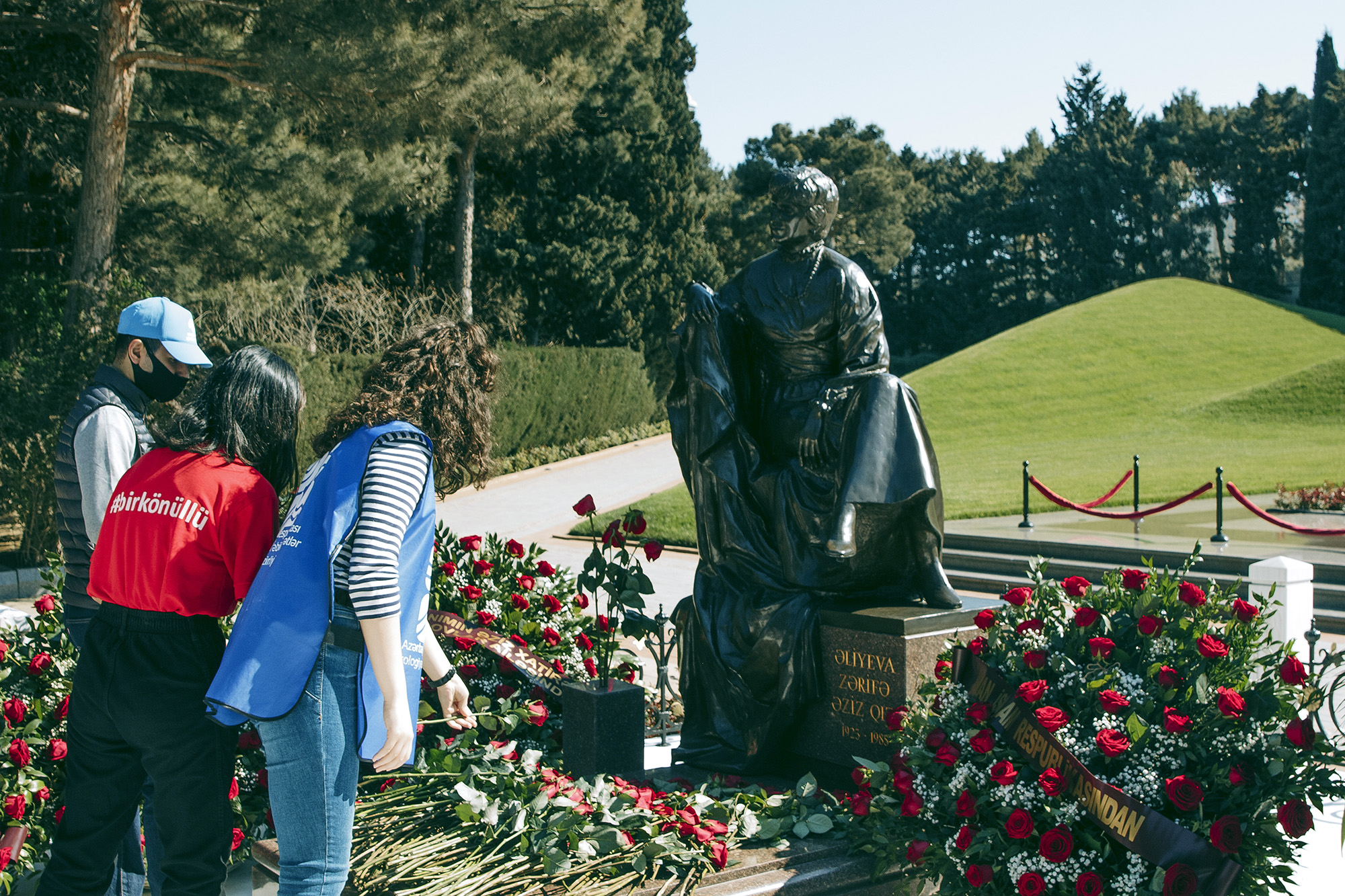 Могила алиева в баку фото