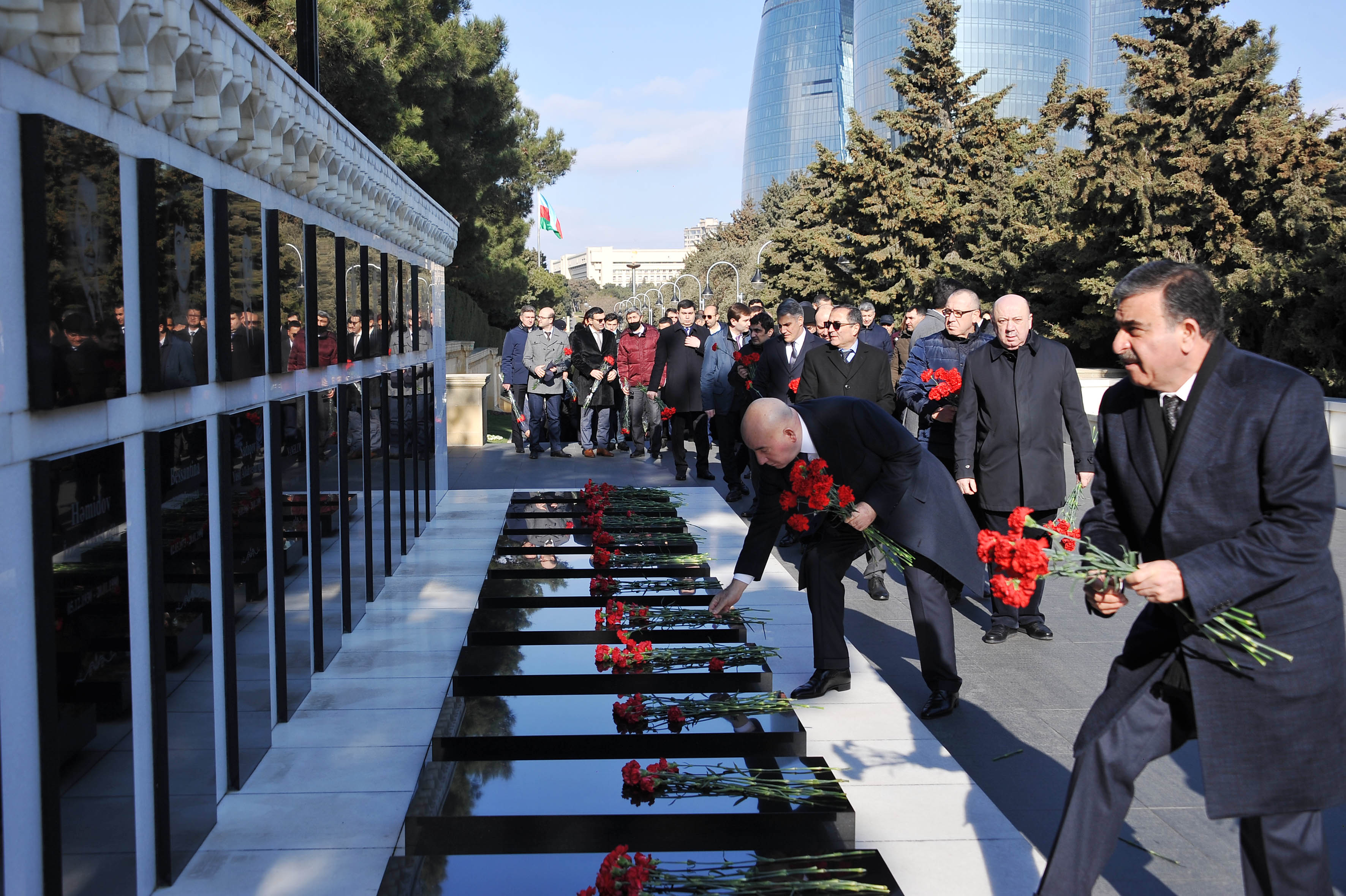 Аллея почетного захоронения в баку фото с описаниями