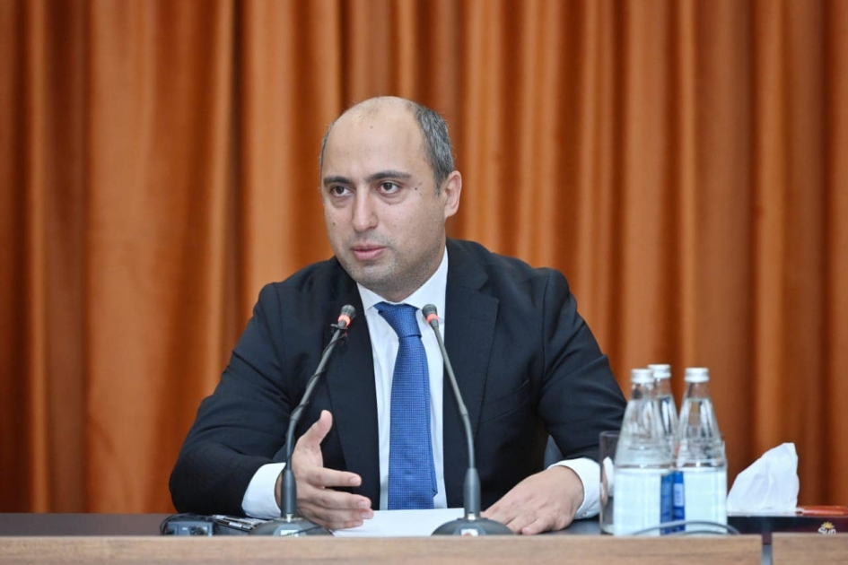 Elm və təhsil naziri Emin Əmrullayev Bakı şəhərinin ümumi təhsil  müəssisələrinin rəhbərləri ilə görüşür - AZƏRTAC