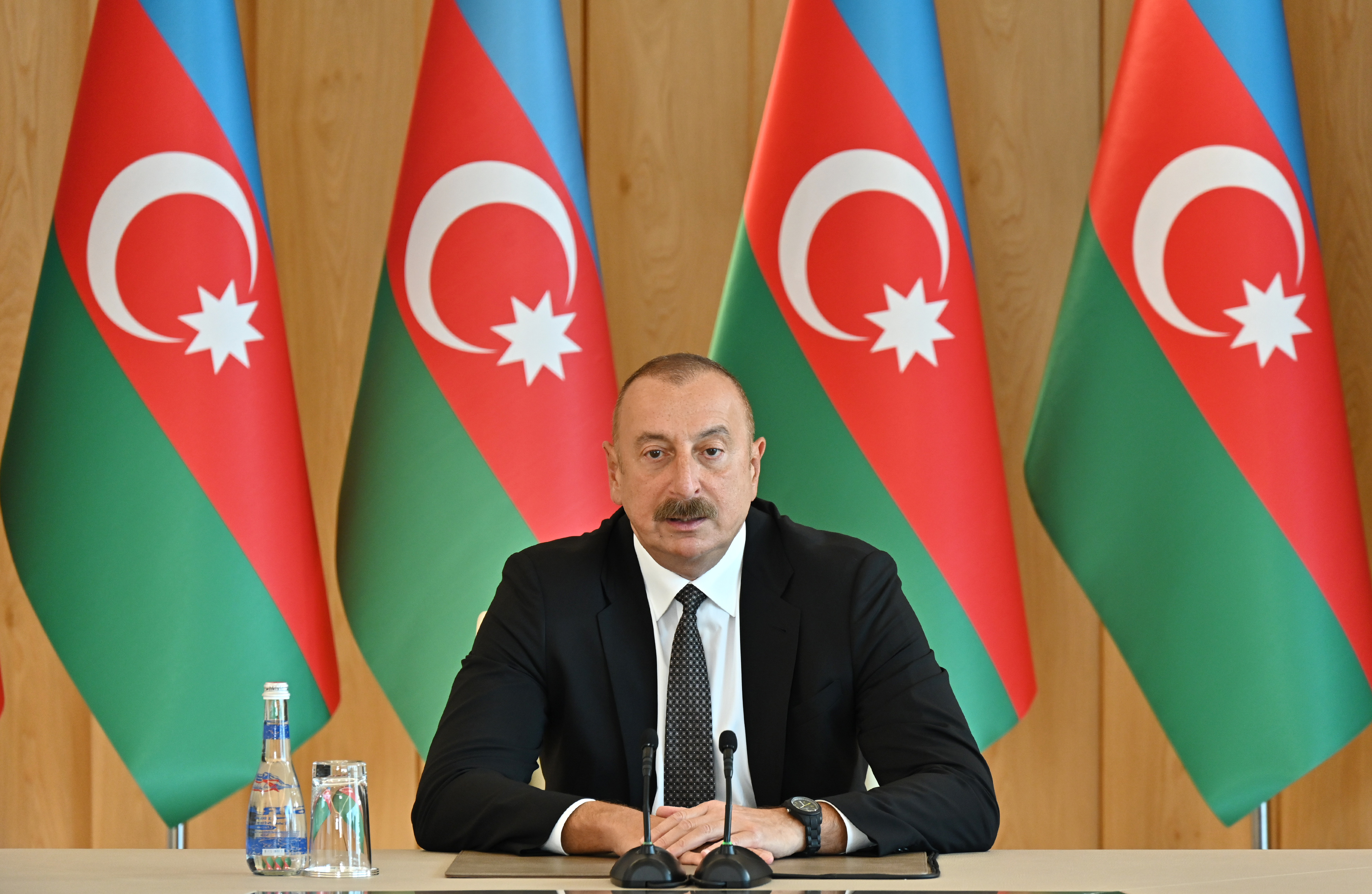 Азербайджан за россию или за украину