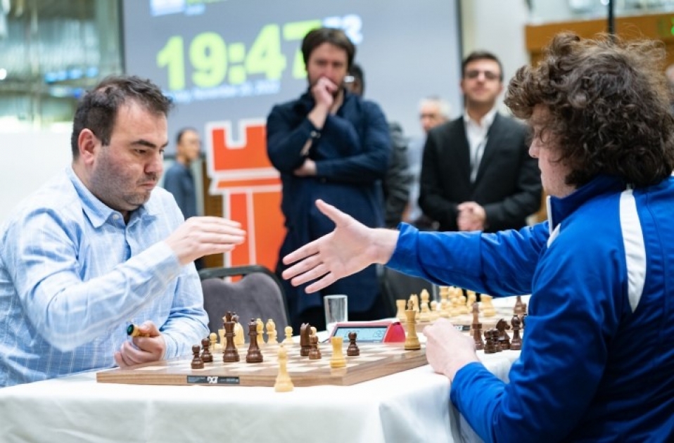 Former world champions take on dozens of chess players in Jerusalem –