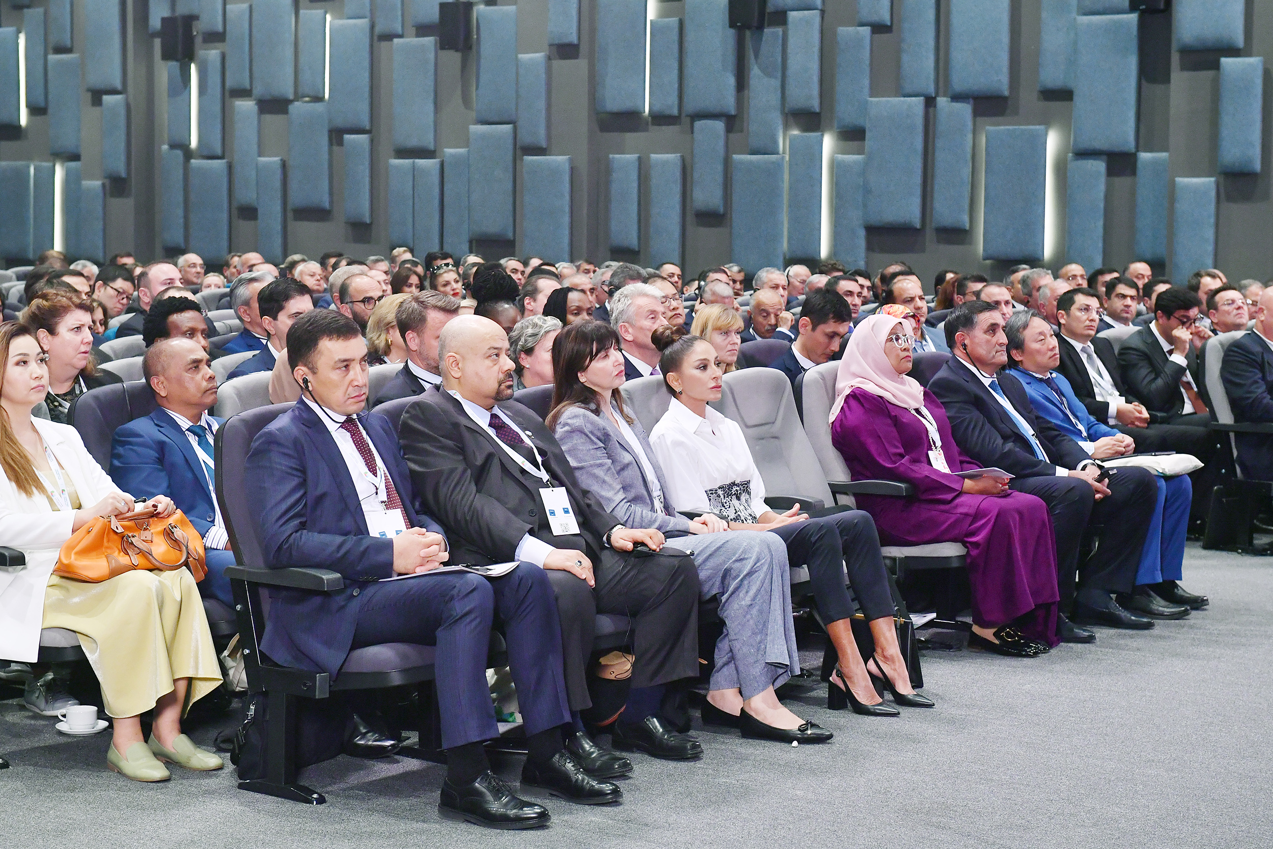 форум В церемонии открытия форума приняли участие Президент Ильхам Алиев и ...
