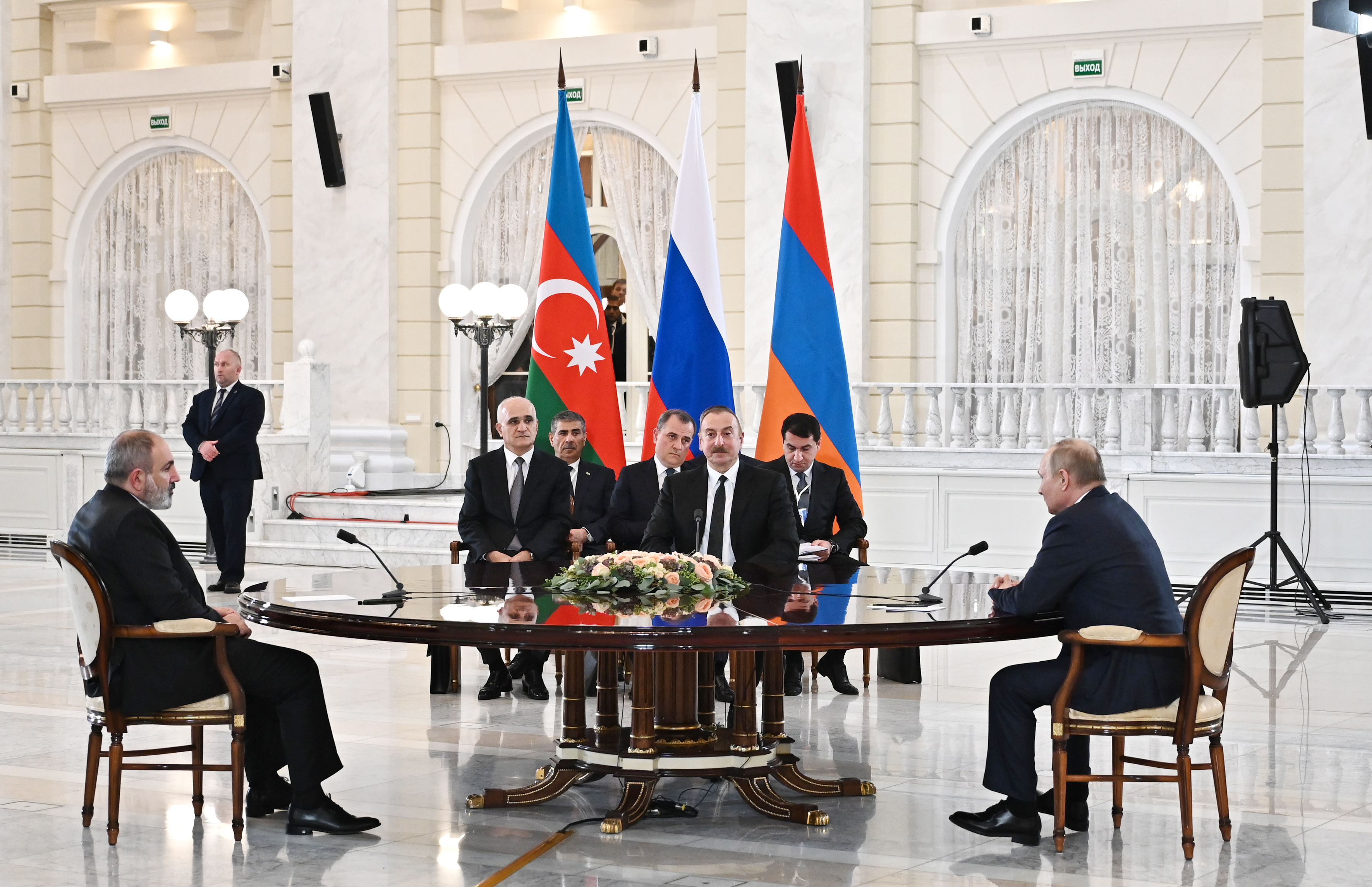 Трехсторонние переговоры. Алиев и Пашинян новая встреча. Премьер министр Азербайджана 2022. Встреча Путина Алиева и Пашиняна в 2020 году.