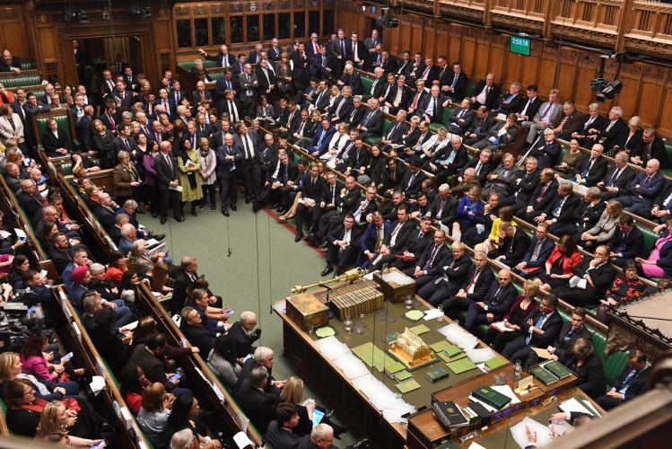 İngiltərədə deputatlar Kraliçanın xatirəsini yad etmək üçün parlamentə toplaşıblar