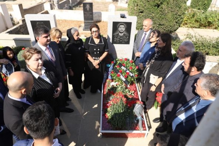 BSU-nun kollektivi şəhid Nicat Şükürlünün məzarını ziyarət edib