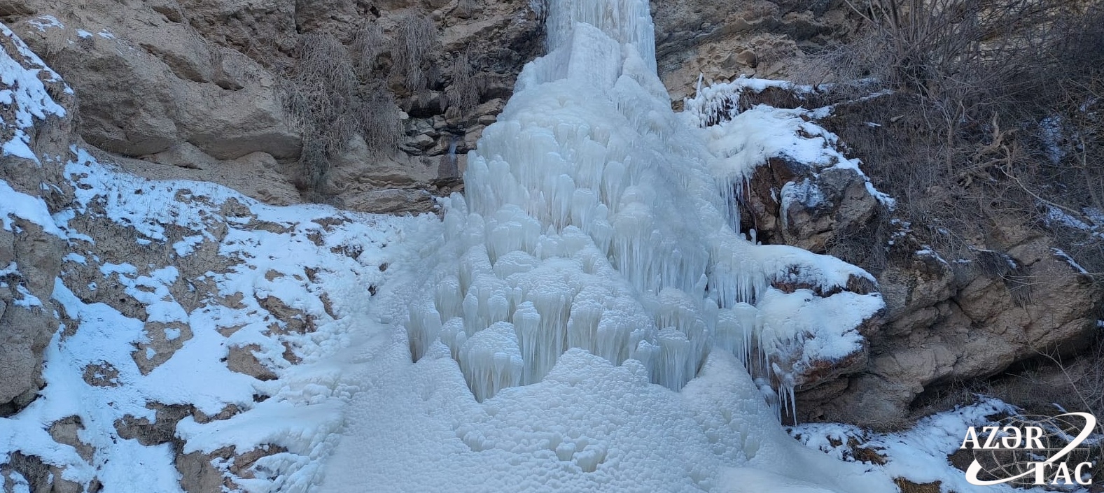 Пещерский водопад зимой