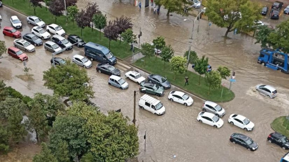 Leysan şəhəri yudu -