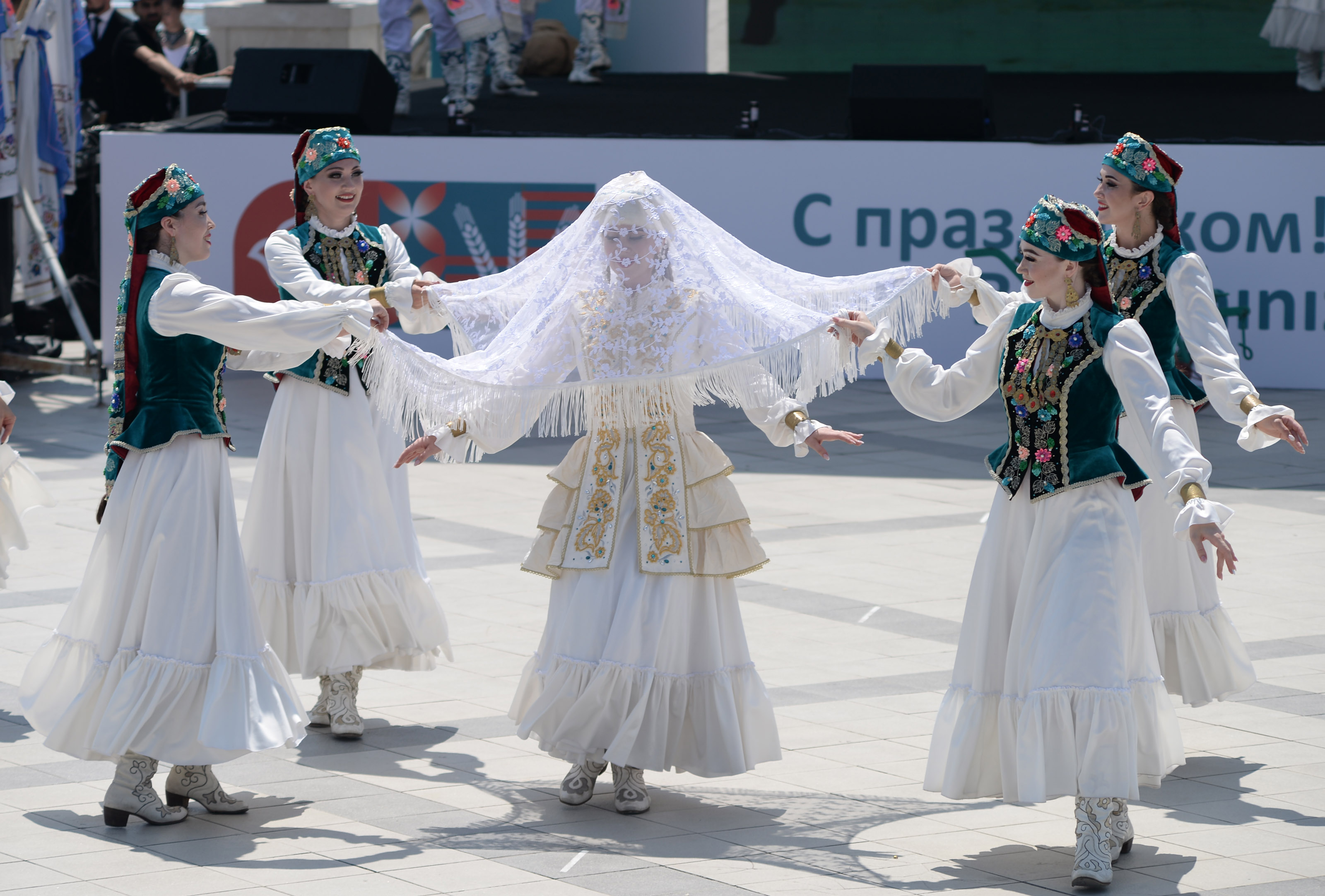 17 июня какой праздник в татарстане. Национальные праздники Азербайджана. Сабантуй татарский праздник. Праздники Татарстана. Зимние праздники в Татарстане.